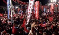 CHP lideri Özgür Özel Esenyurt’ta on binlerle buluştu