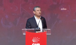 CHP lideri Özgür Özel'den Manisa İl Kongresi'nde hem duygulu hem coşkulu konuşma: Beni seven arkamdan gelsin