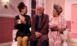 Şehrin tiyatrosu 'Yatak Odası Komedisi' oyunuyla Maltepe'de