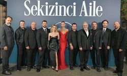 Sekizinci Aile galasında yer krizi! Melisa Döngel, Hazal Kaya'nın belinden tutup önünü açtı