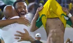 Dick Advocaat 150 bin nüfuslu ülkeyi ilk kez Dünya Kupası'na taşıdı