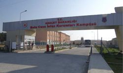 Görüşe gelen küçük kızını öldüresiye dövdü!