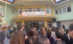 İzmir'de okul müdürü Atatürk'ü anan öğrencileri susturmaya çalıştı!