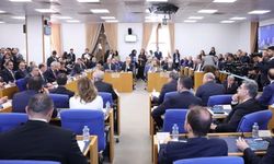 Meclis'te 'bölücülük' tartışması… Komisyon Başkanı AKP’li Muş, süreç ortaklarını uyardı!