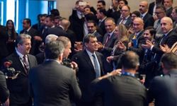 Terörist Abdi’ye kravat takıp ayakta alkışladılar!