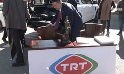 CHP’li Akdoğan, TRT önünde stüdyo kurdu!