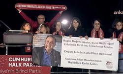 CHP lideri Özgür Özel Sultangazi’de on binlerle buluştu