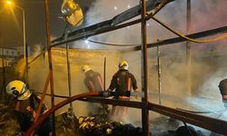 Depremzede esnafın geçici iş yerlerinde yangın!