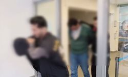 Yol verme kavgasında 2 kişiyi bıçakladı!