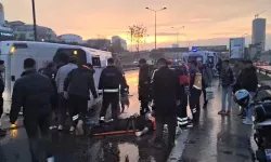 İstanbul'da yağış kaza getirdi! Havaalanı personellerini taşıyan servis devrildi: 2'si ağır çok sayıda yaralı var