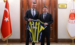 Bakan Tunç'a verilen formada imzası yer almıştı: Fenerbahçe'den Mert Hakan Yandaş'a ilişkin açıklama