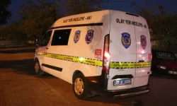 Yol kenarında karnından bıçaklanmış ceset bulundu