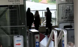 Marmaray istasyonunda acı olay: Raylara atladı