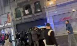 İstiklal Caddesi’nde ‘öğrenciler aç, mezunlar işsiz’ sloganı atan gençlere gözaltı
