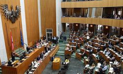 14 yaşından küçüklere başörtüsü yasaklandı