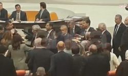 AKP’li vekiller CHP’lilerin üstüne yürüdü: Meclis’te ‘laf atma’ kavgası