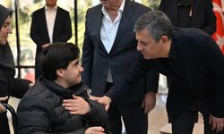 Özgür Özel, Manisa'da Gülşah Durbay'ın ailesi ile birlikte taziyeleri kabul ediyor