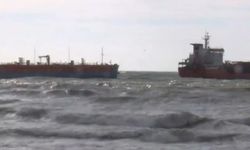 İstanbul'da iki tankerden acil durum çağrısı