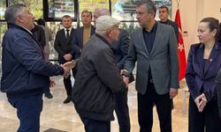 CHP lideri Özgür Özel, Manisa'da Durbay ailesinin taziye kabulüne katıldı