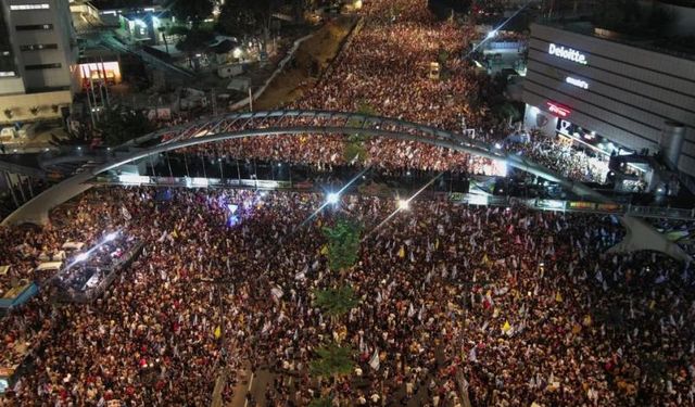Tel Aviv'de binler ateşkes ve esirlerin geri getirilmesi talebiyle eylem yaptı