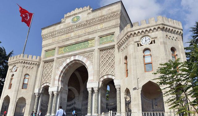 İÜ mezuniyetinde ‘toplu dua’: Bilim törenine ibadet programı!