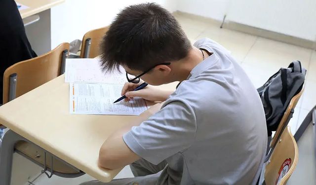 LGS’de kopya skandalı mı? Sınav bitmeden WhatsApp'ta soru-cevap dolaştı iddiası!
