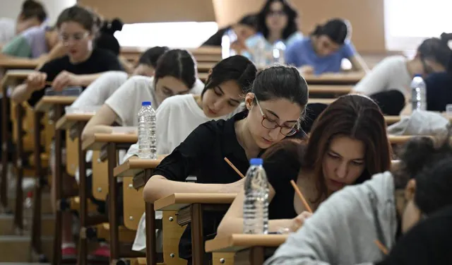 Dakikalar kaldı... Milyonlarca öğrenci daha iyi bir gelecek umuduyla ter dökecek