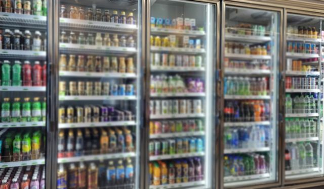 Enerji içeceği kutularına yanlışlıkla alkol dolduruldu