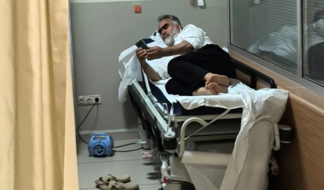 Bacağını ısıran yılanla hastaneye gitti