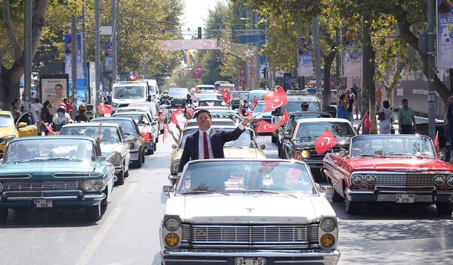 Kadıköy’de 30 Ağustos Zafer Bayramı Konvoyu