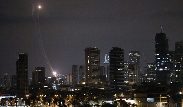 Tel Aviv'de sirenler: İsrail'e füze saldırısı