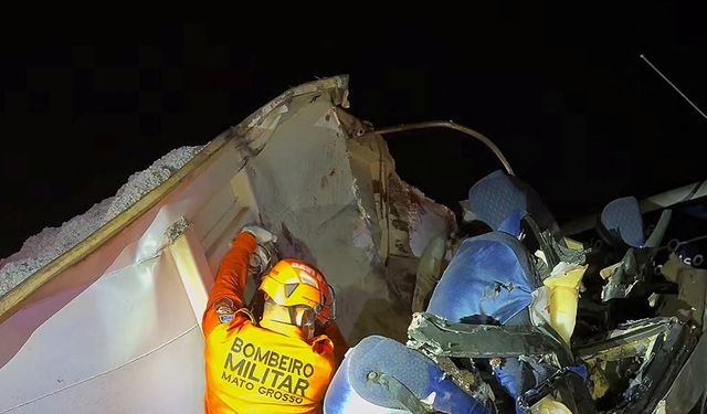 Yolcu otobüsü ile kamyon çarpıştı: 11 ölü, 45 yaralı
