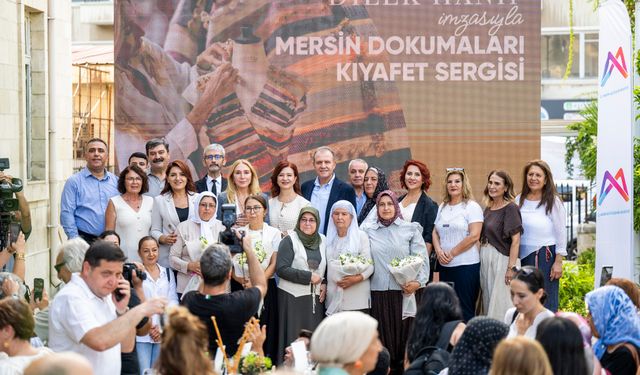 Başkan Seçer ve Meral Seçer ‘Mersin Dokumaları Kıyafet Sergisi’ne Katıldı