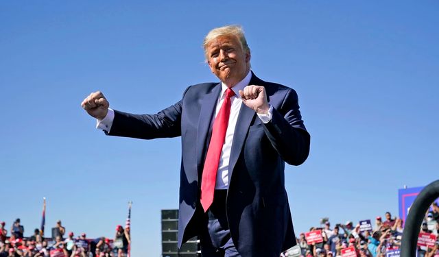 Trump, paraya resmini bastırıyor!