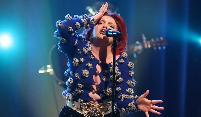 Ünlü şarkıcı, ‘ağzımı açamıyorum’ dedi… Tüm konserlerini iptal etti!