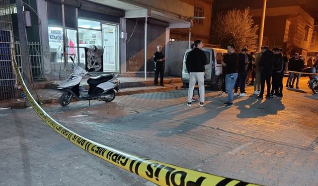 Adana'da berber dükkanı kan gölüne döndü