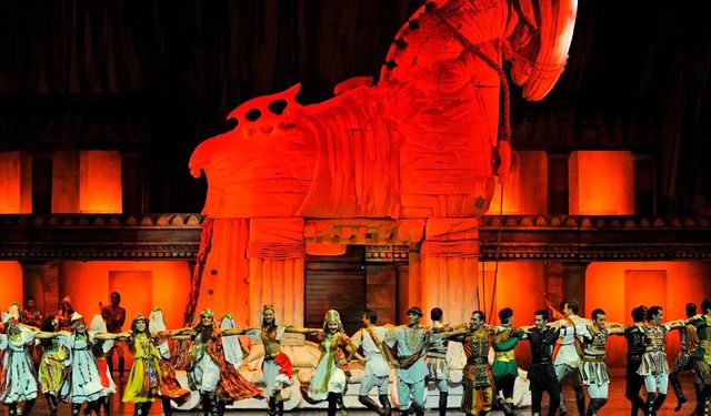 Anadolu Ateşi “Troya” gösterisiyle yeniden AKM’de