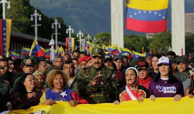 Venezuela'da binlerce kişi, ABD'nin ülkelerine yönelik tehditlerini protesto etti!