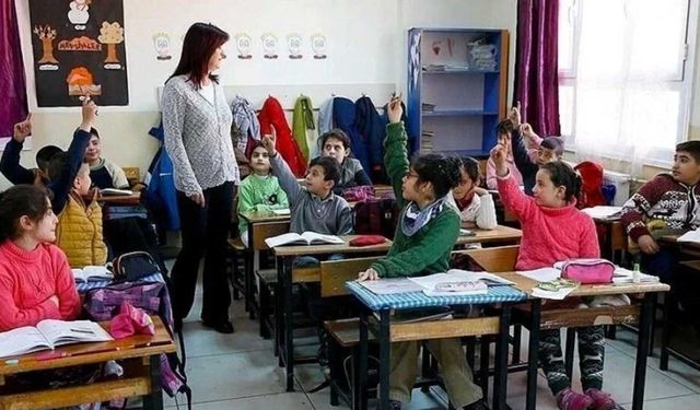 MEB'e tepki sürüyor: Öğretmenler adil ve planlı atama bekliyor!