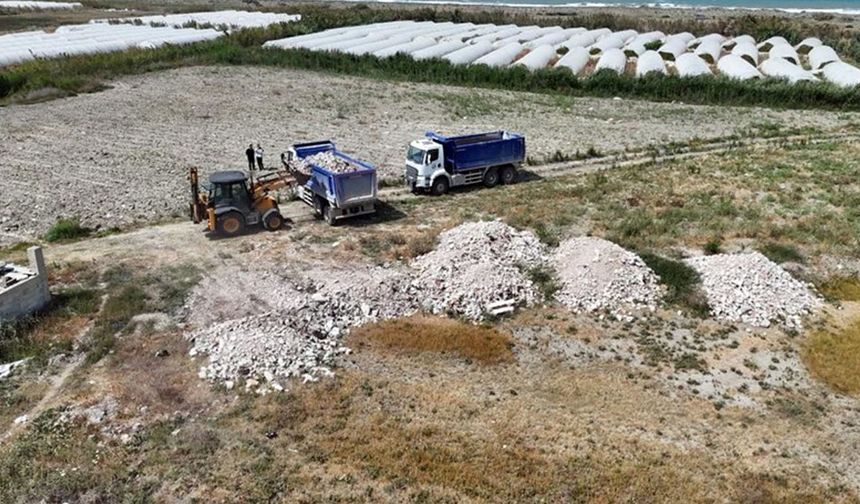Kuş Cenneti'ne kamyon kamyon çöp dökmüşler!