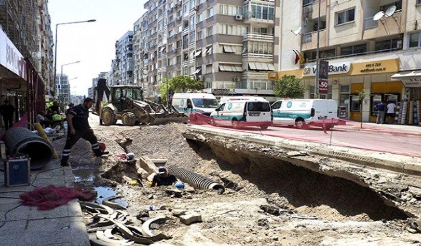 İzmir'de doğalgaz borusu patladı, cadde trafiğe kapatıldı!