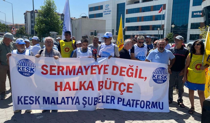 Memurlar 'Sefalet maaşına' karşı iş bıraktı! Memur-Sen ayetli gönderme yaptı, bakanlığa yürüdü