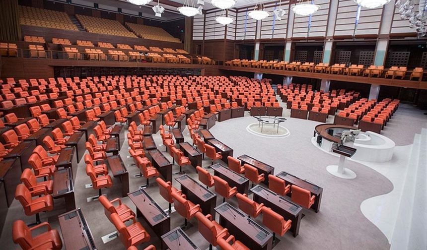 Son ankete göre Meclis’te hangi partinin kaç sandalyesi var