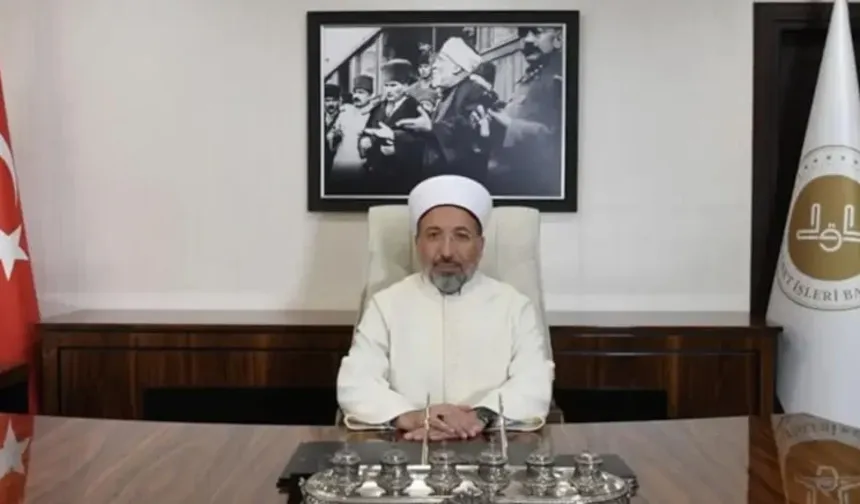 Diyanet İşleri Başkanı makamına Atatürk portresi astı