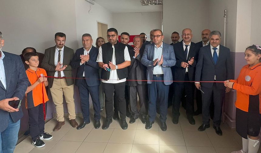Esenyurt Kent Konseyi gençlerle kütüphane açtı