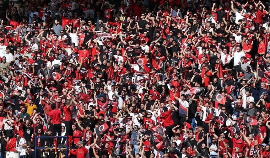 Taraftar, genel kurul istedi… Süper Lig ekibi karıştı!