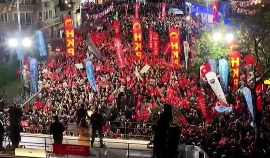 CHP lideri Özgür Özel Sarıyer’de on binlerle buluştu