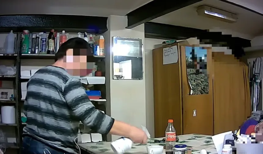 İşini eleştiren kişiyi zehirledi: O anlar kameralara yansıdı