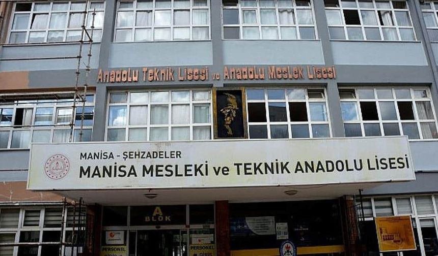 Nutuk kitaplarını çöpe atan liseden yeni skandal! "Şeytan işi" denilerek yasaklandı...